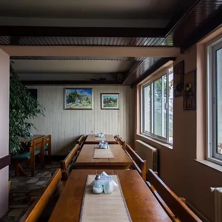 Mountain Hut Putalj Hostal